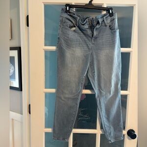 Torrid light wash Jegging